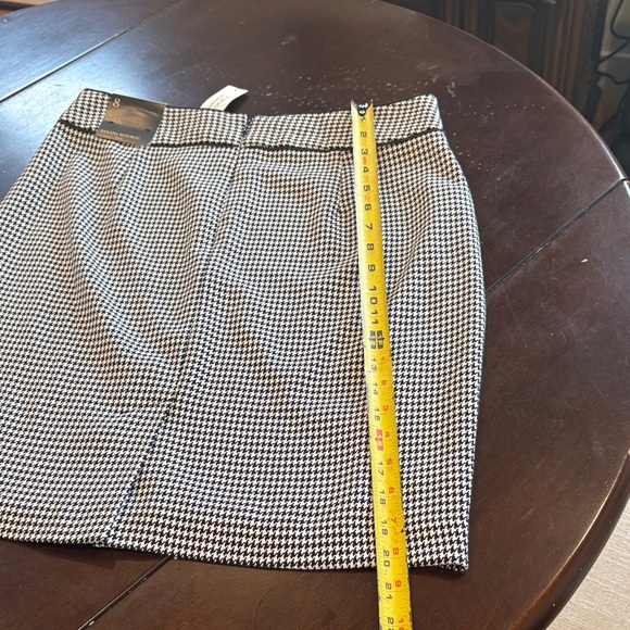 Banana Republic Black and White Houndstooth Pencil Skirt - Picture 5 of 5